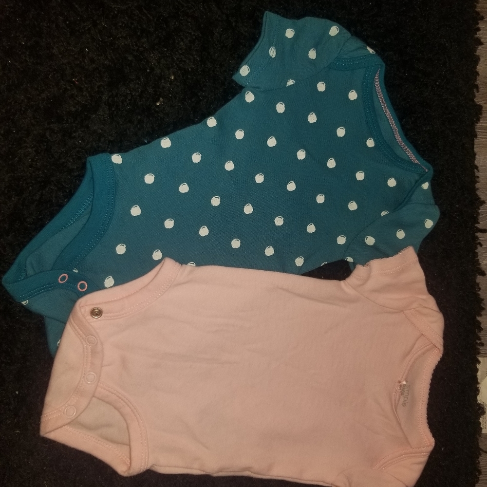 Carter's lot of 2 baby clothes 0-3 months
